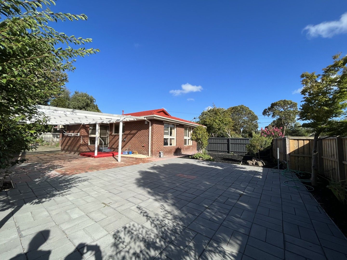 4 bedrooms House in 16 Northam Street GLEN WAVERLEY VIC, 3150