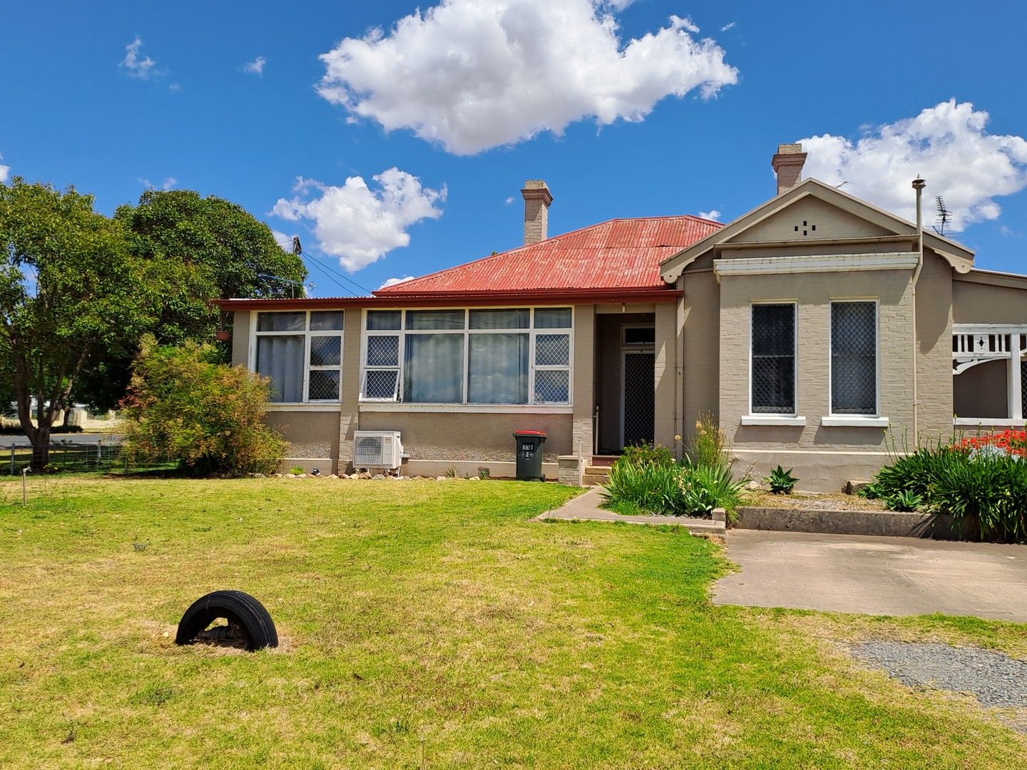 2/2 Spring Street, Young NSW 2594 - Apartment For Rent - $160 | Domain