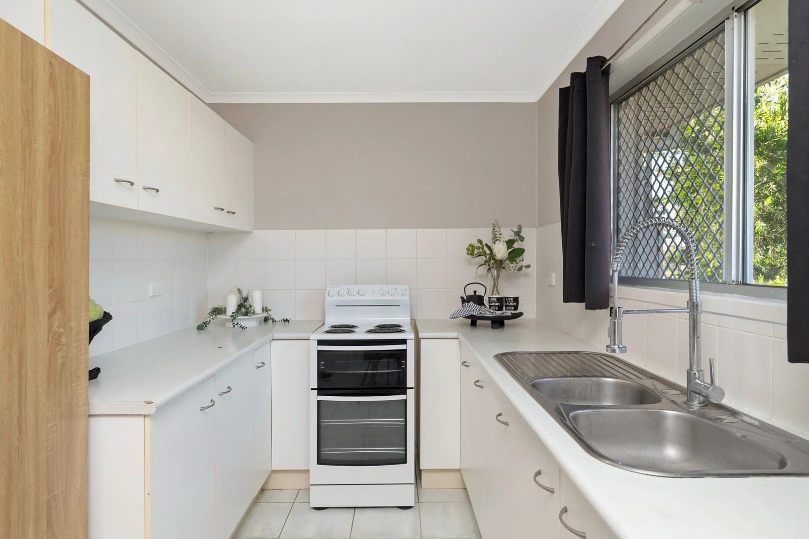 Additional image 2 of 8 Josephine Crescent, Rasmussen QLD 4815