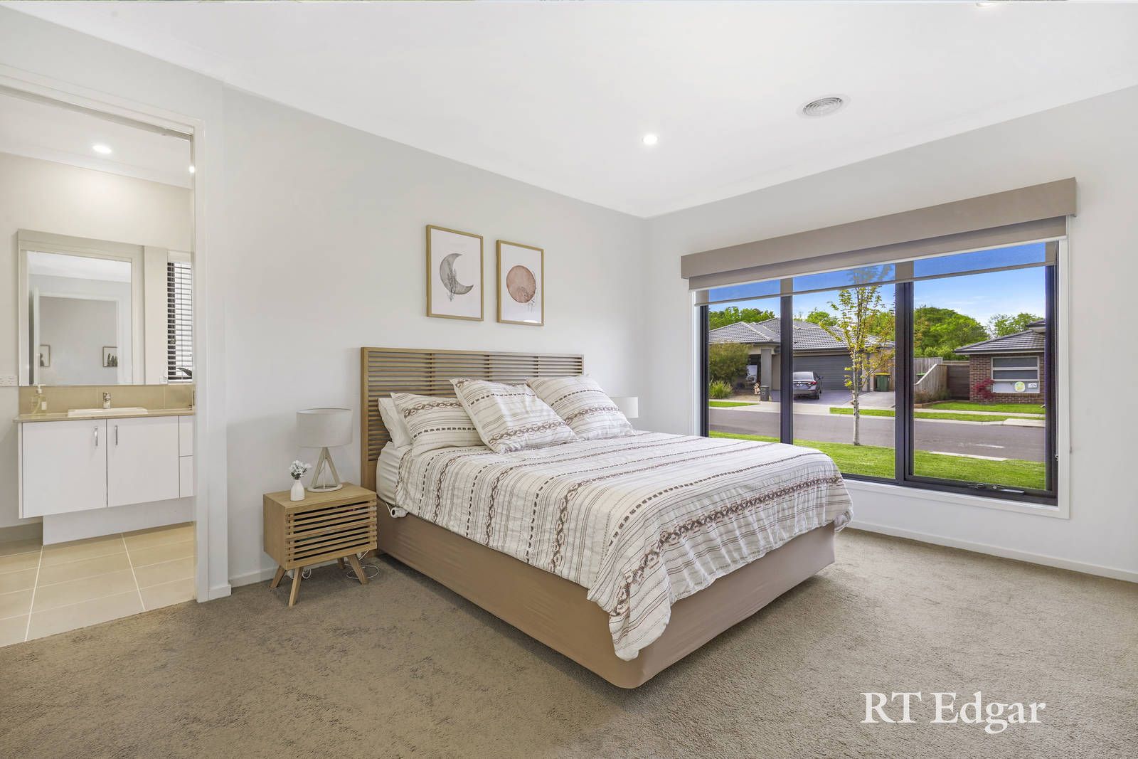 19 Vancleve Crescent, Gisborne VIC 3437, Image 2