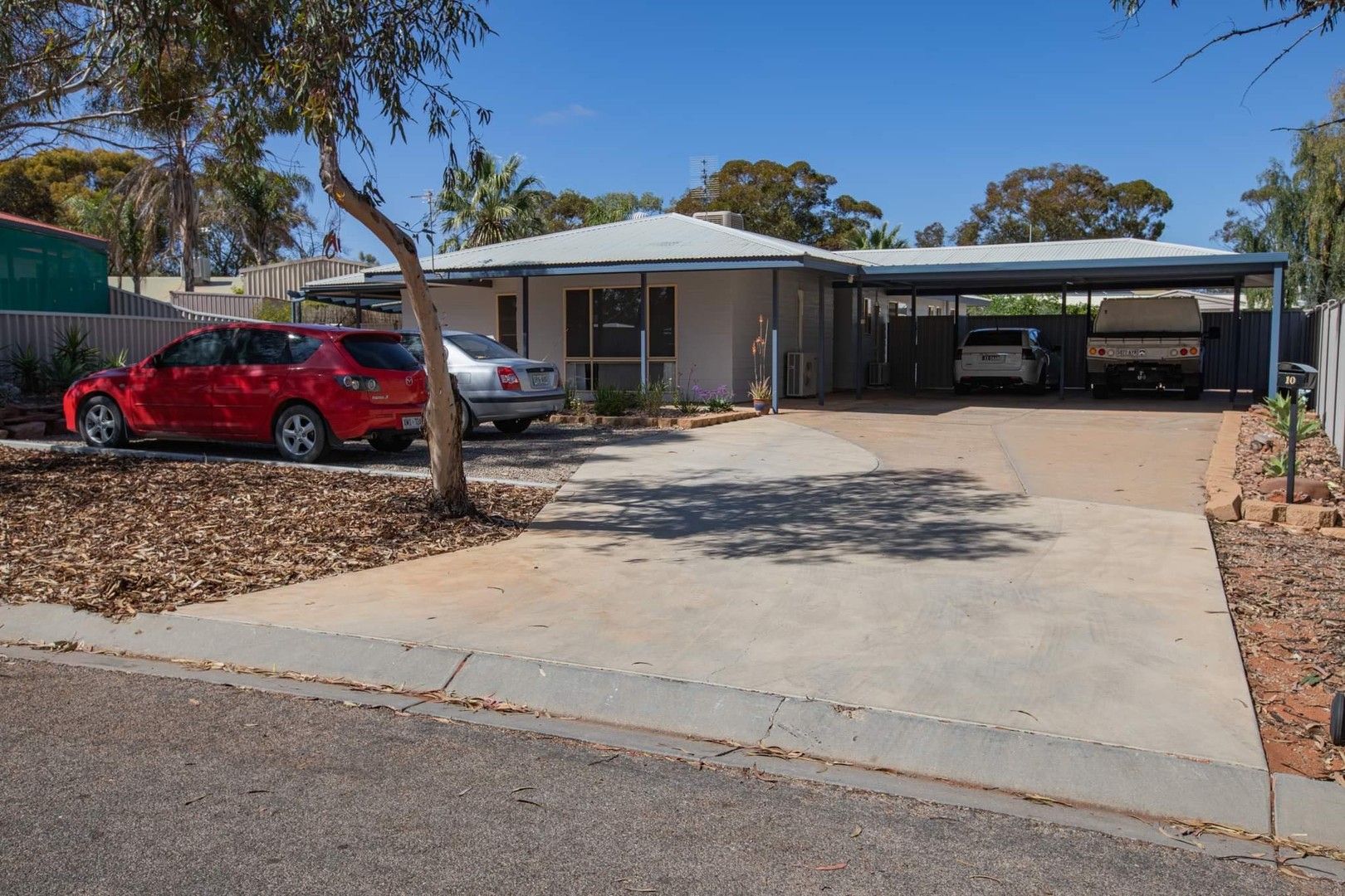 4 bedrooms House in 10 Hamilton Court ROXBY DOWNS SA, 5725