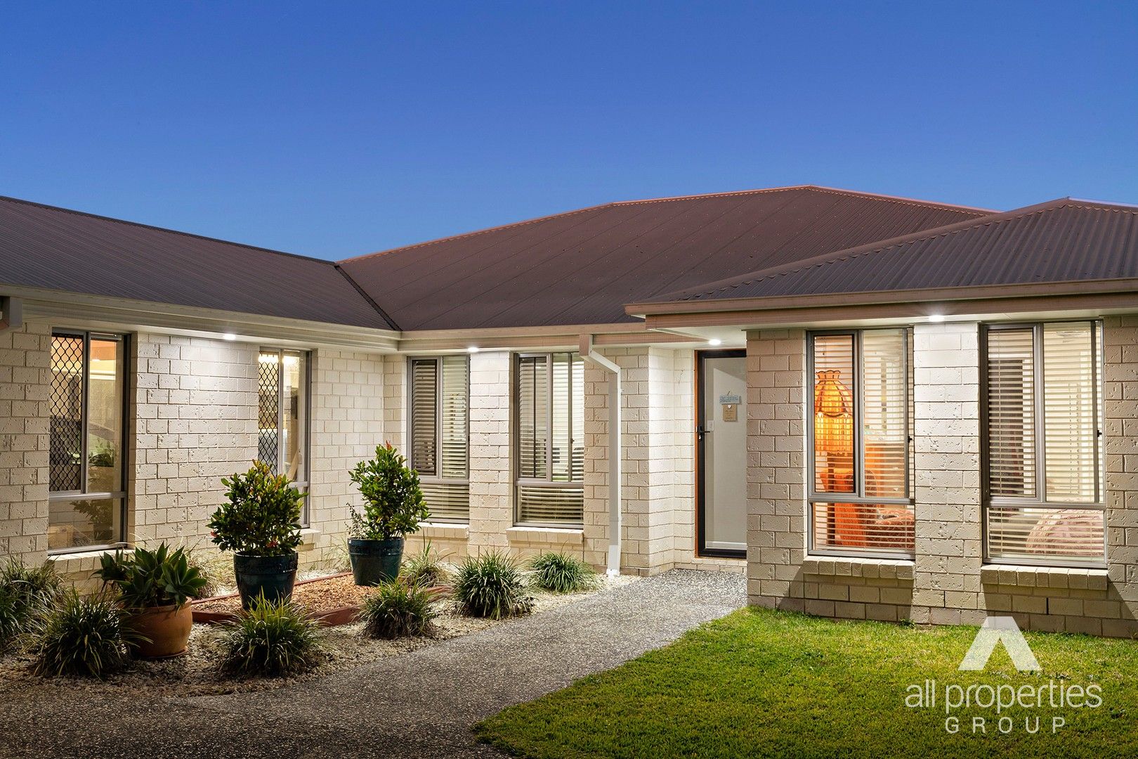 5 bedrooms House in 60 Stringybark Street REGENTS PARK QLD, 4118