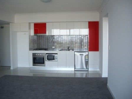 2 bedrooms Apartment / Unit / Flat in Lawson St SOUTHPORT QLD, 4215
