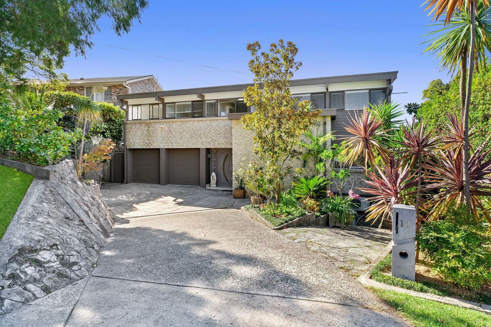 6 bedrooms House in 14 Carlow Crescent KILLARNEY HEIGHTS NSW, 2087