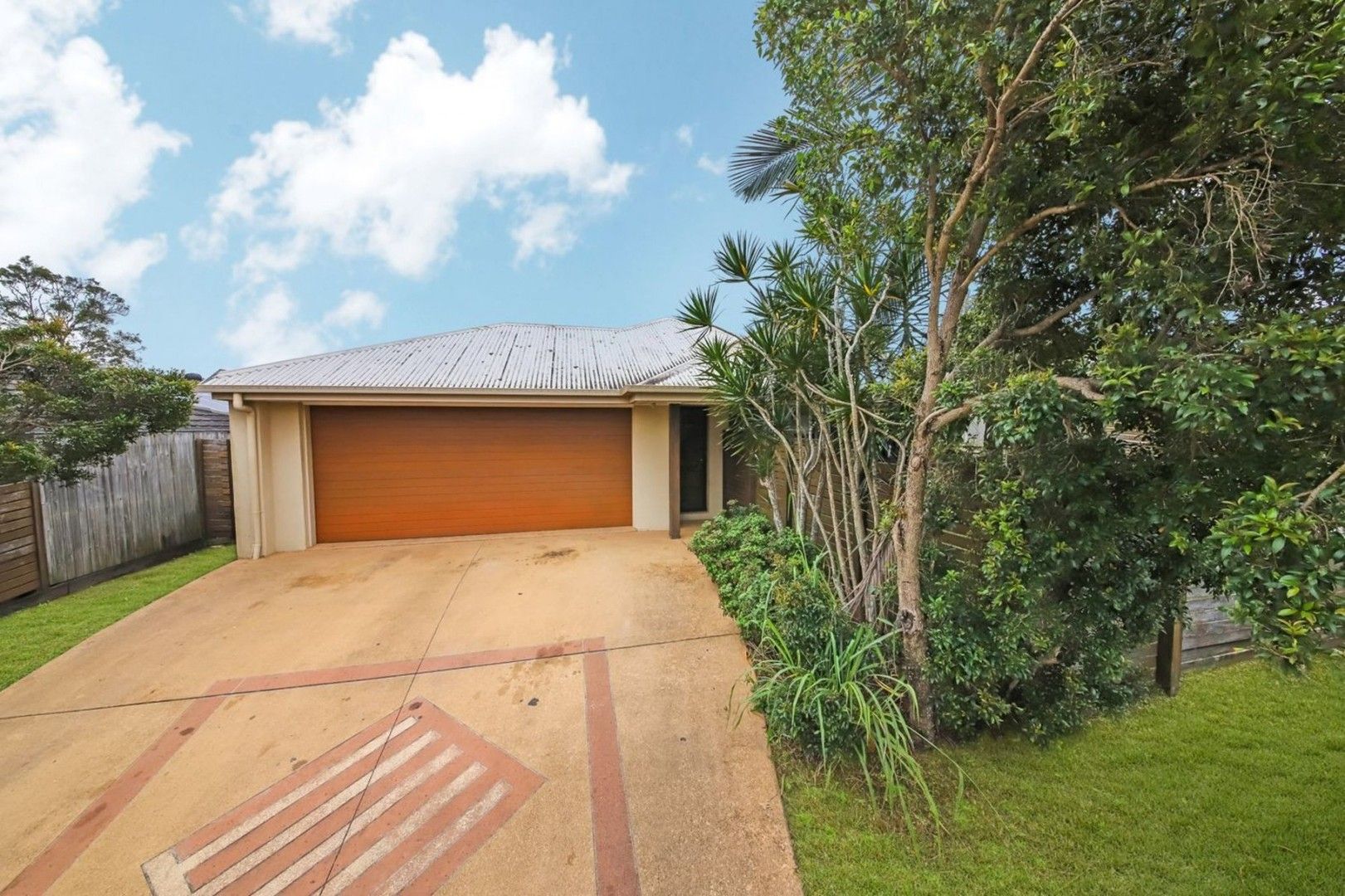 3 bedrooms House in 4 Daphne Place WAKERLEY QLD, 4154