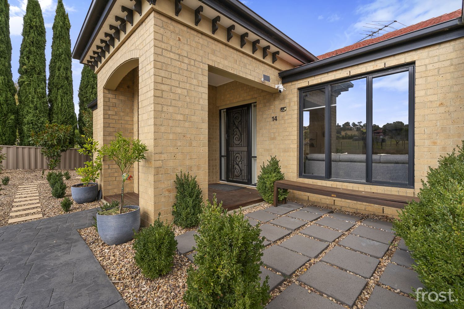 14 St Andrews Close, Hidden Valley VIC 3756, Image 2