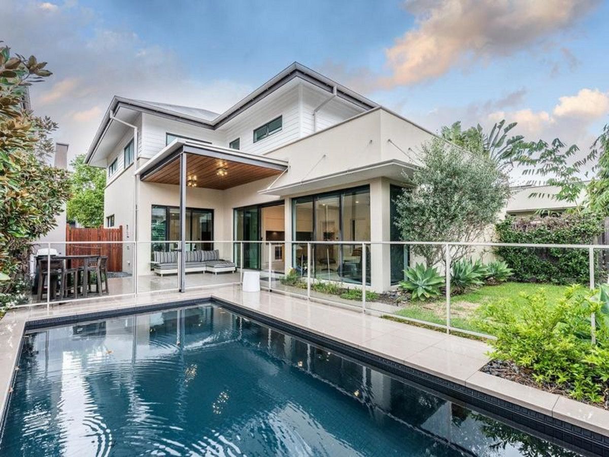 4 bedrooms House in 34 Shore Crescent BULIMBA QLD, 4171