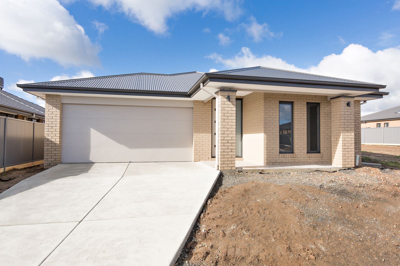 4 bedrooms House in 76 Verdale Drive ALFREDTON VIC, 3350
