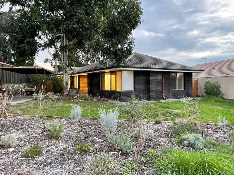 3 bedrooms House in 11 Glenn Place DUNCRAIG WA, 6023