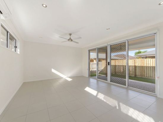 4 bedrooms Townhouse in 31 Matthew St CARSELDINE QLD, 4034