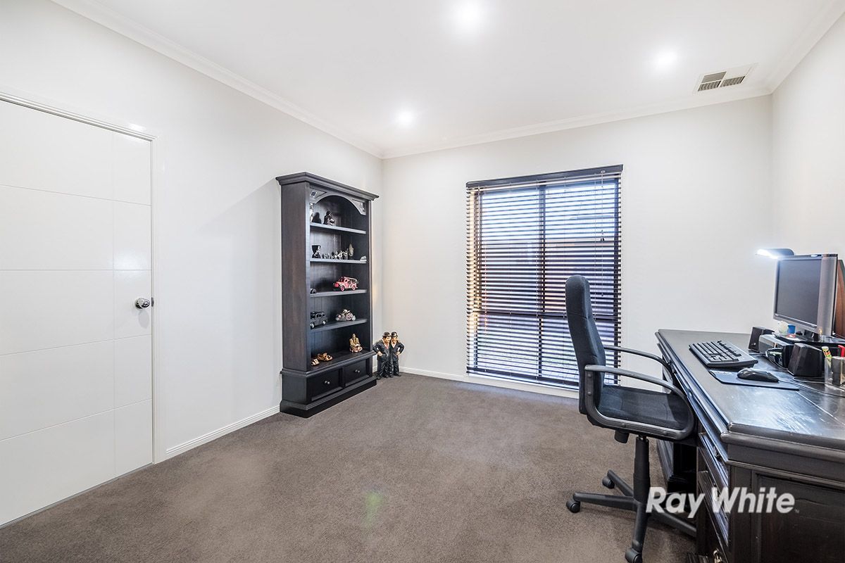 38 Macumba Drive, Clyde North VIC 3978, Image 2