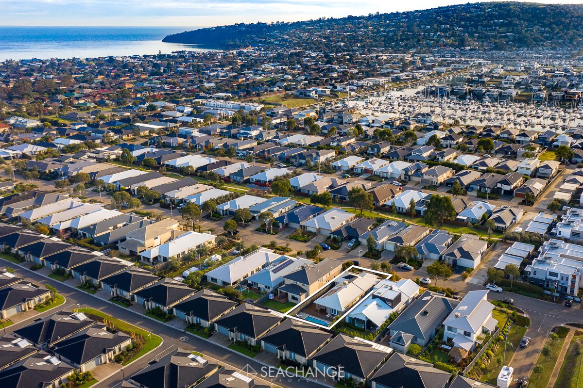 4 bedrooms House in 66 Oceanic Drive SAFETY BEACH VIC, 3936