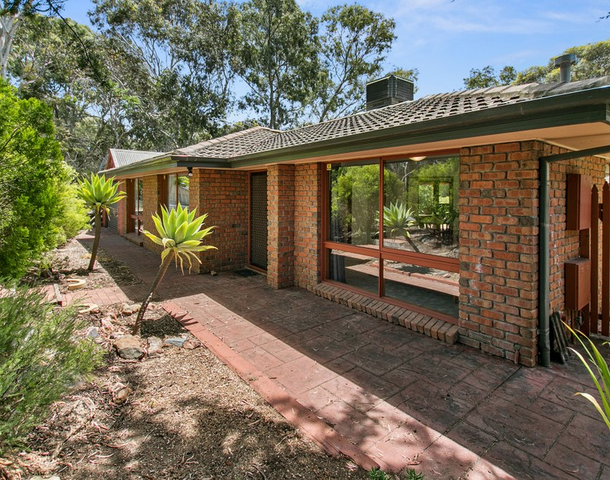 1 Outlook Drive, Aberfoyle Park SA 5159