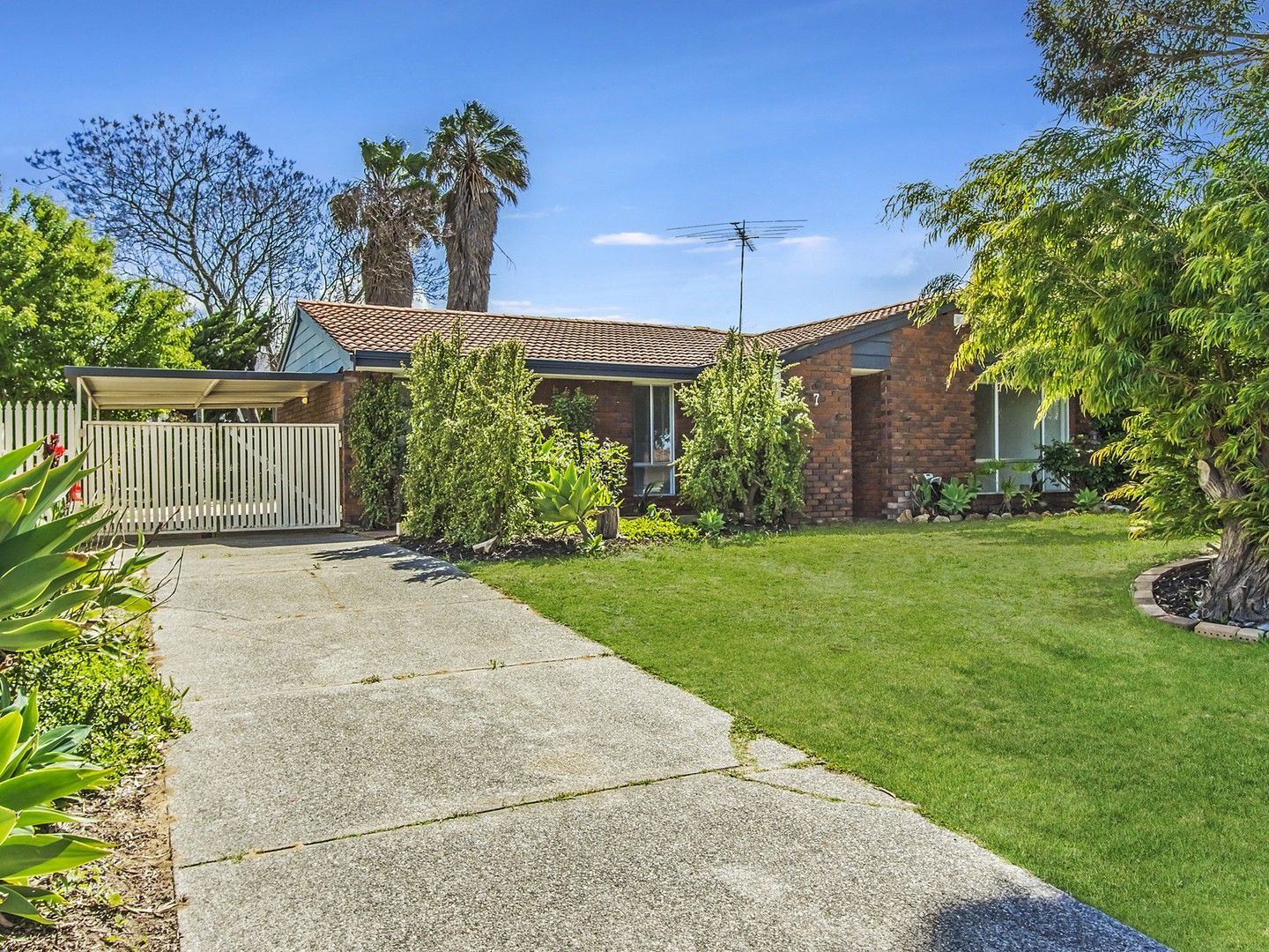 3 bedrooms House in 7 Bickner Way PARMELIA WA, 6167