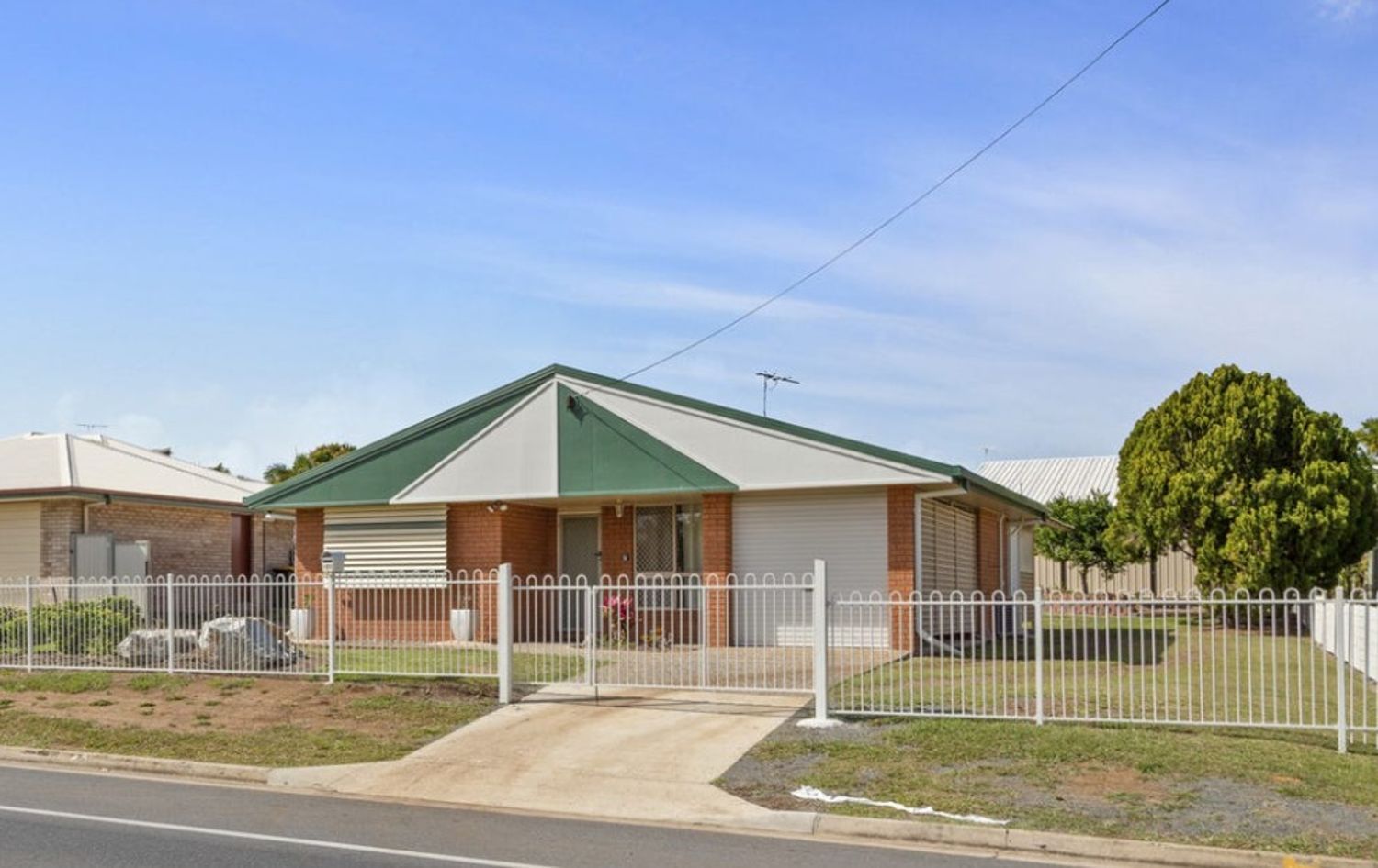 3 bedrooms House in 404 Farm Street EMU PARK QLD, 4710