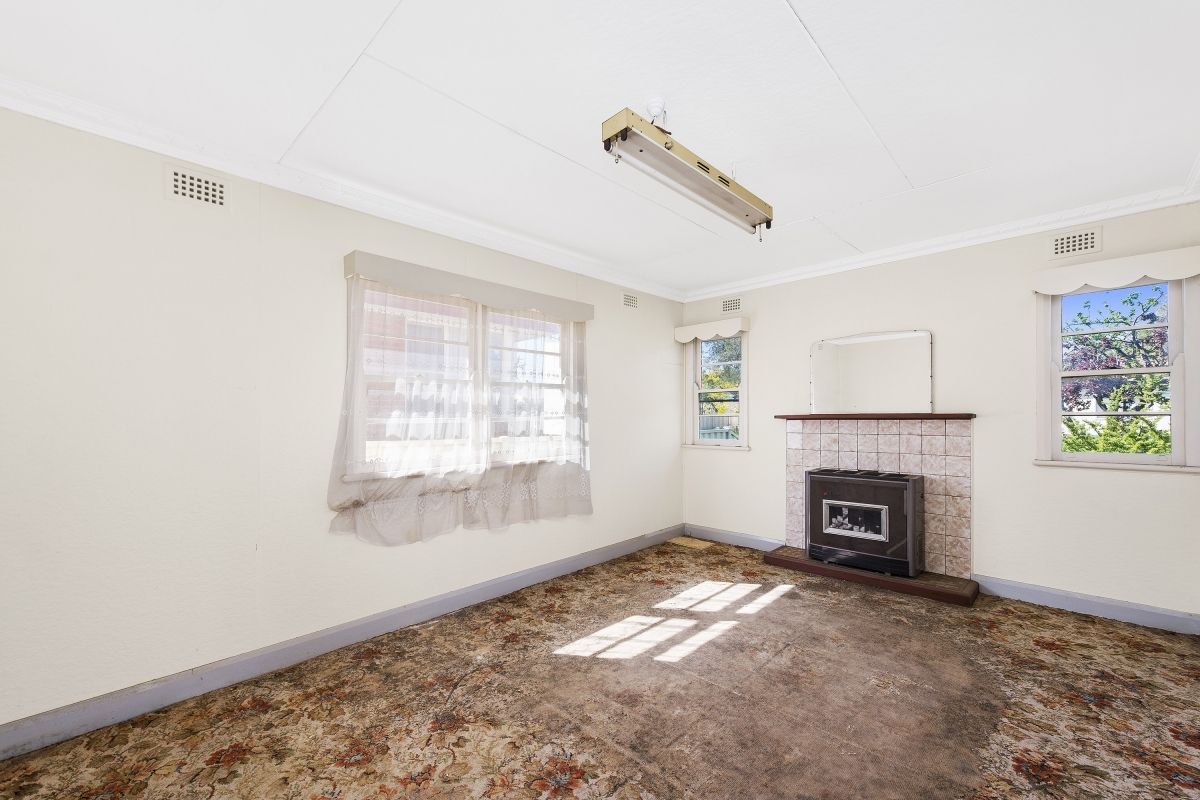 6 Hayes Street, Queanbeyan NSW 2620, Image 1