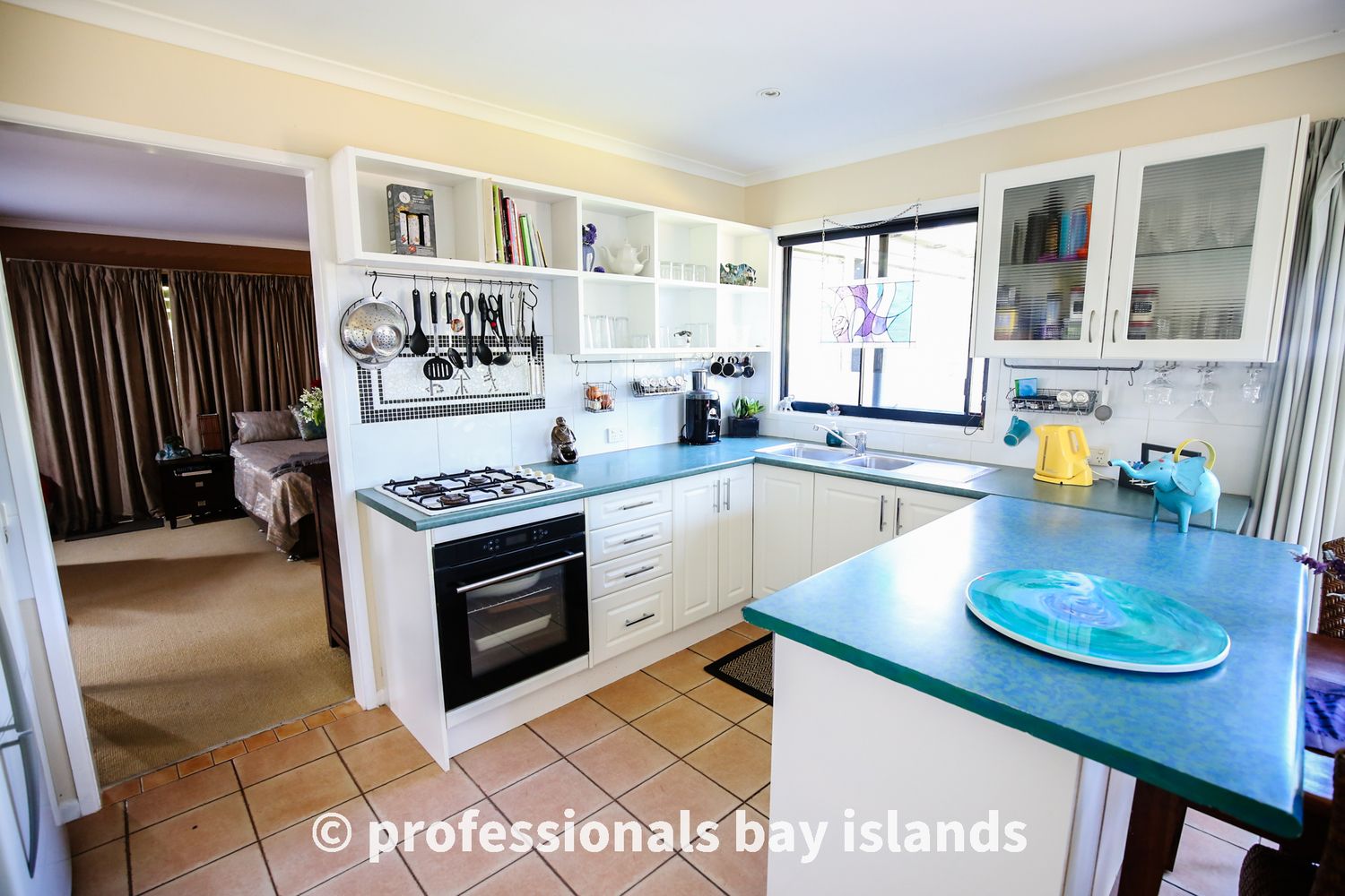 6 Blue Waters Crescent, Macleay Island QLD 4184, Image 2