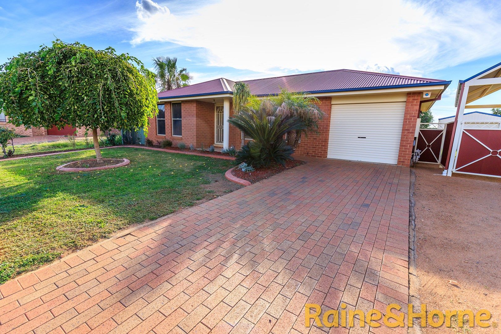 4 bedrooms House in 59 Meadowbank Drive DUBBO NSW, 2830