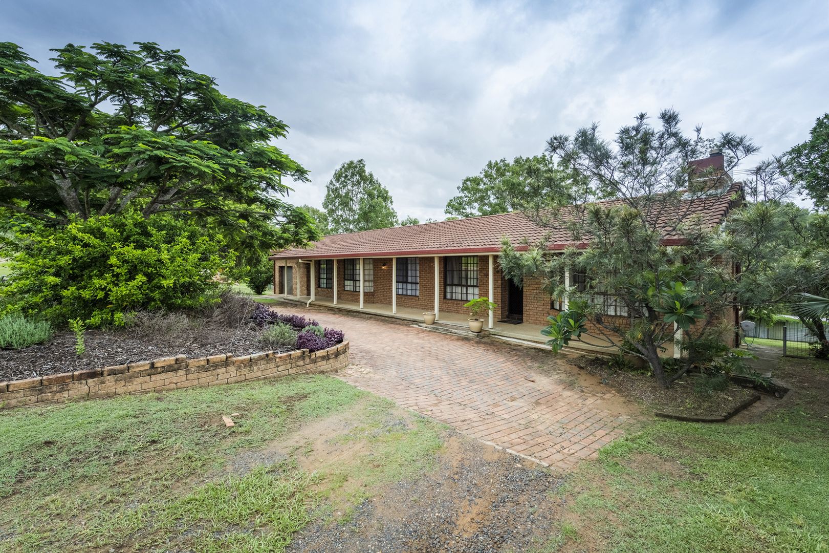 716 Gwydir Highway, Waterview Heights Property History & Address