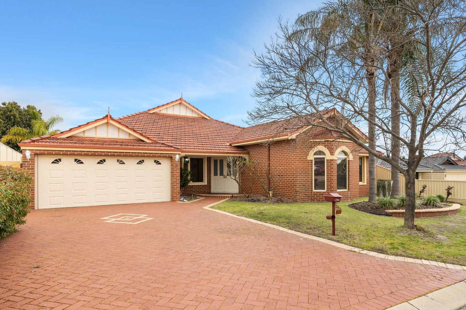 4 bedrooms House in 8 Beesley Court SUCCESS WA, 6164