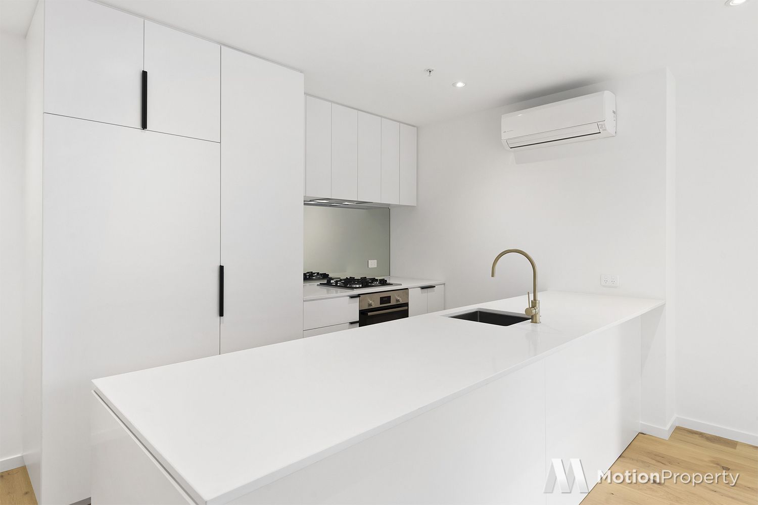3 bedrooms Apartment / Unit / Flat in 806 8 Hallenstein Street FOOTSCRAY VIC, 3011
