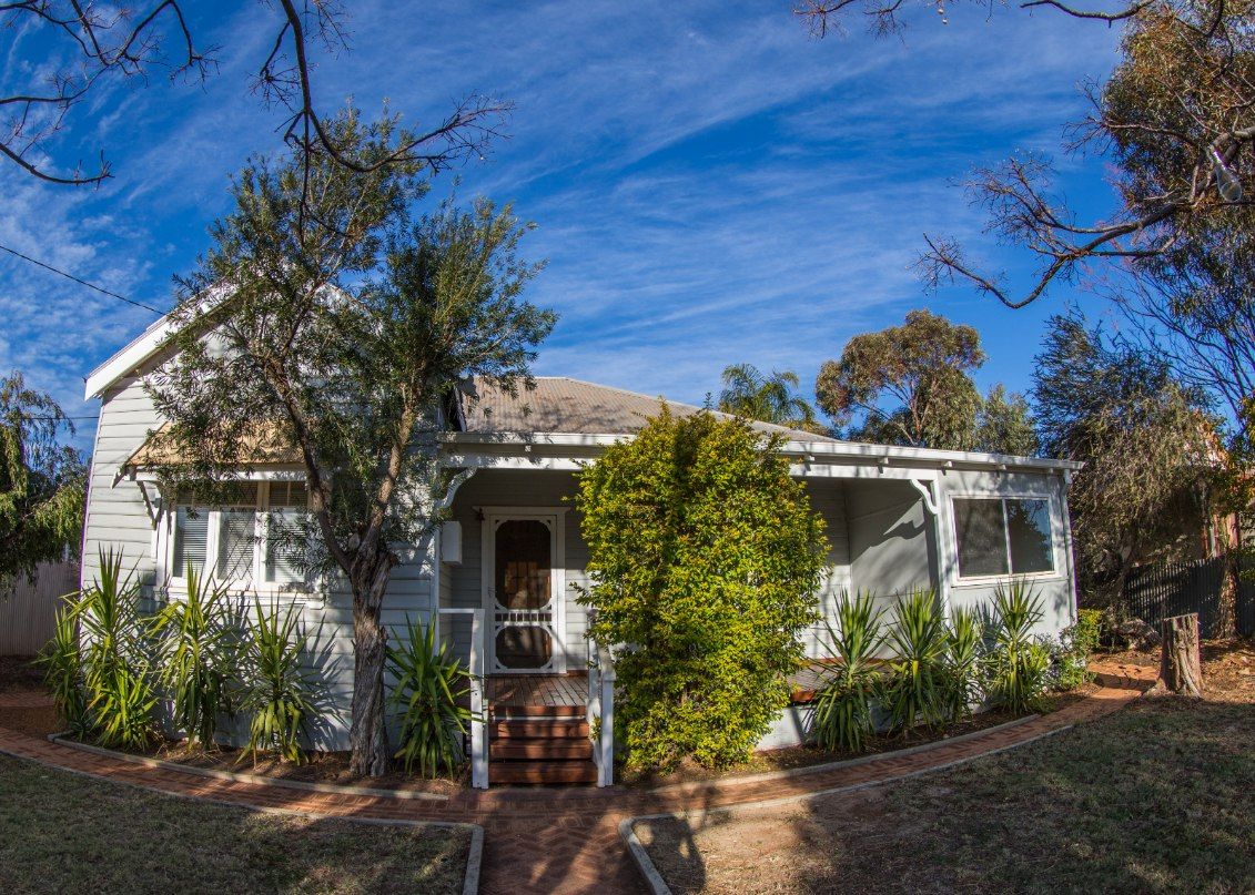 4 bedrooms House in 13 Pitt Street KALGOORLIE WA, 6430