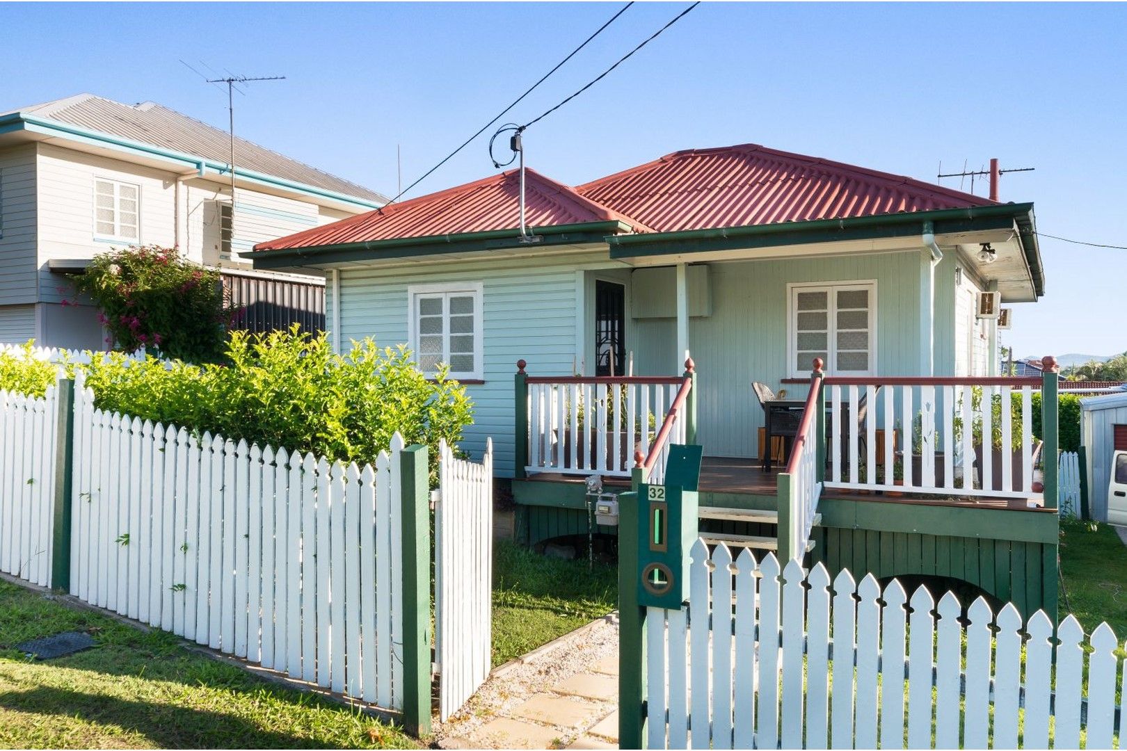 32 Roseneath Parade, Wynnum West Property History & Address Research