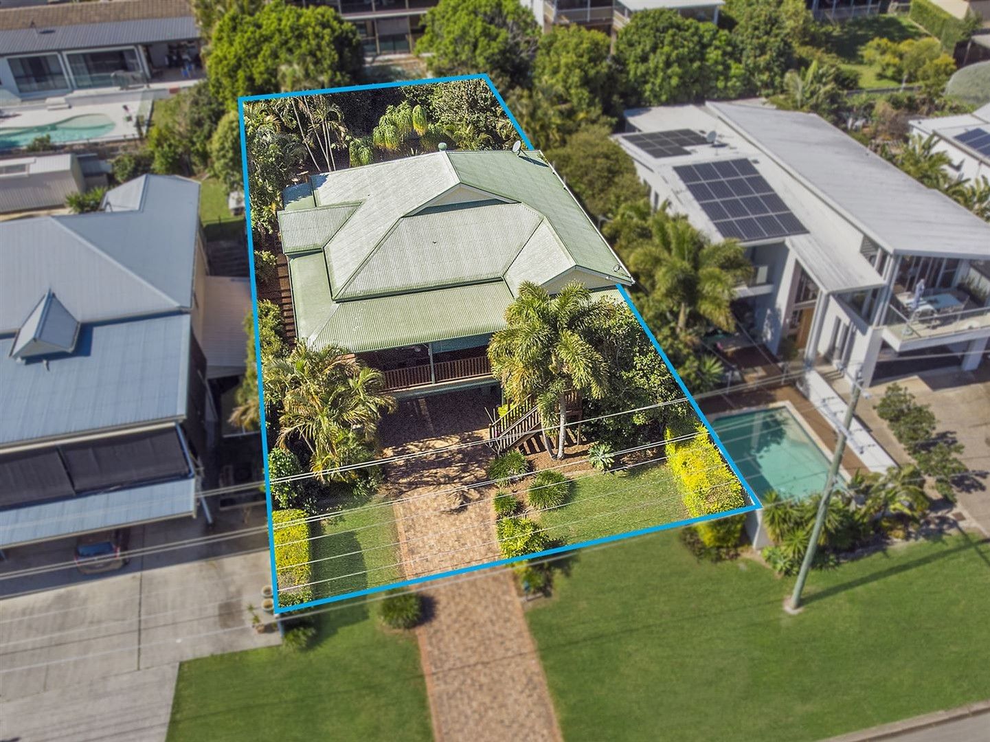 3 bedrooms House in 23 Pinnaroo St HOPE ISLAND QLD, 4212