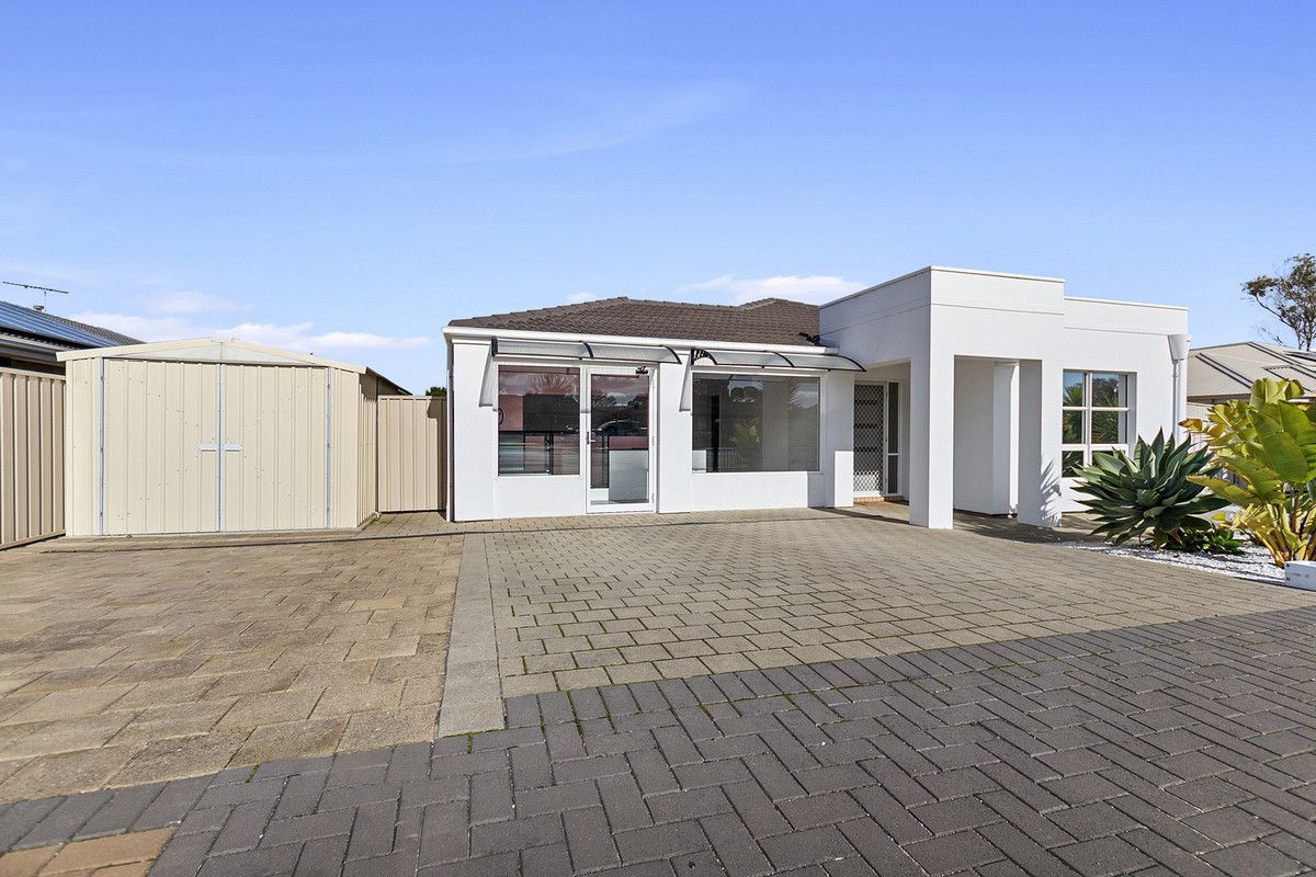4 bedrooms House in 104 Quinliven Road ALDINGA BEACH SA, 5173