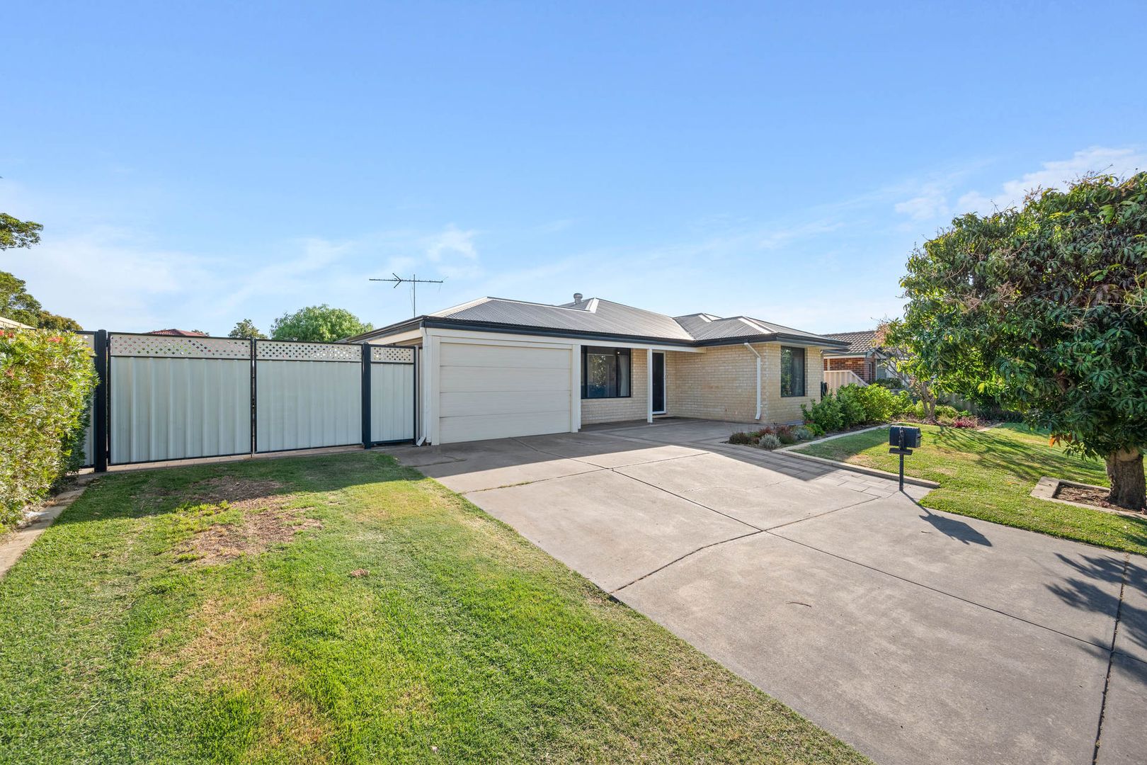 12 Nirimba Close, South Guildford WA 6055, Image 2