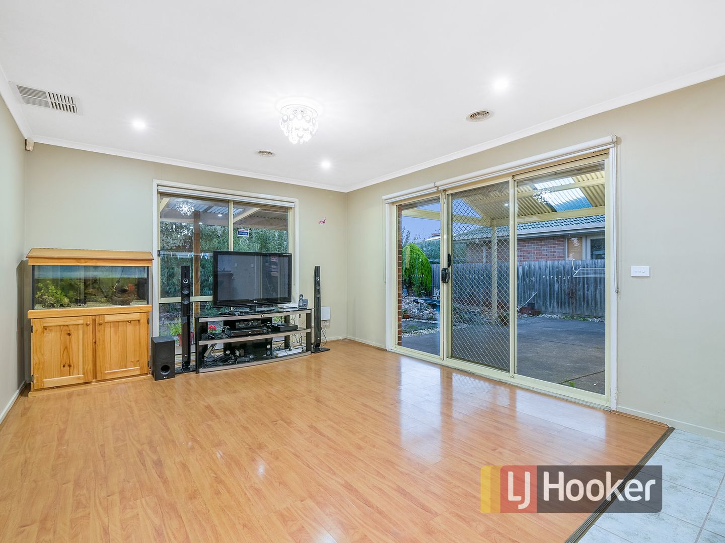 8 Millbank Place, Cranbourne VIC 3977, Image 2