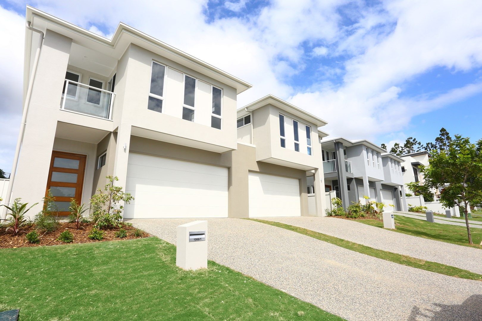 4 bedrooms Duplex in 2/1067 LAKEVIEW TERRACE BENOWA QLD, 4217