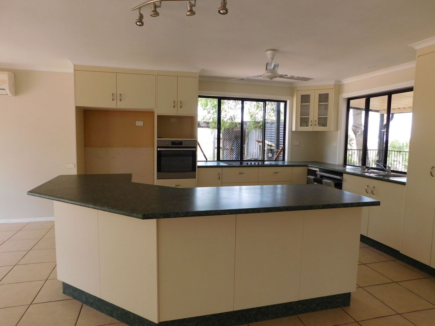 410 Eversleigh Road, Alligator Creek QLD 4740, Image 2