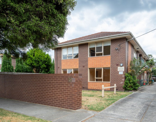 8/19 Toolambool Road, Carnegie VIC 3163