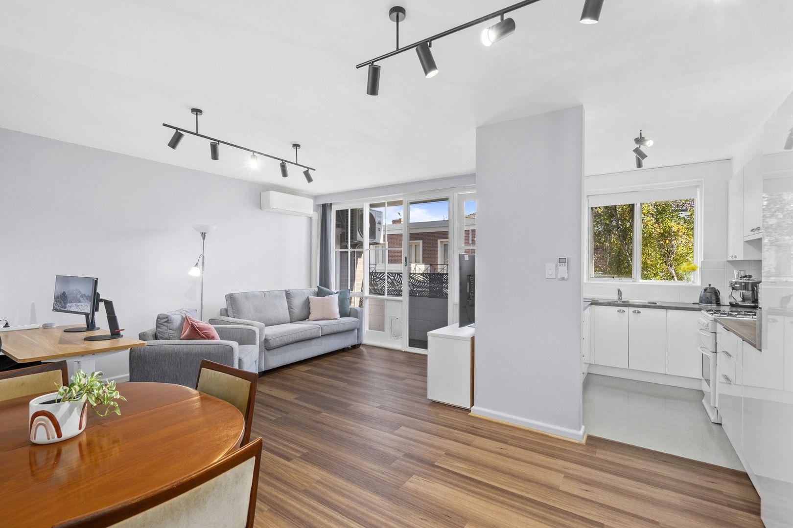 1 bedrooms Apartment / Unit / Flat in 6/127 Riversdale Road HAWTHORN VIC, 3122