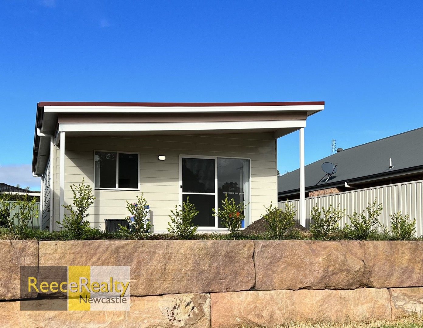 2 bedrooms Villa in 2A Albatross CAMERON PARK NSW, 2285