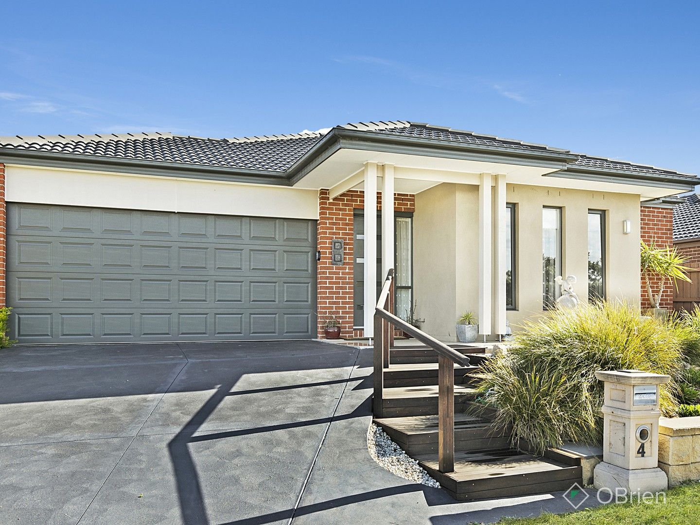 4 bedrooms House in 4 Bitalli Place SANDHURST VIC, 3977