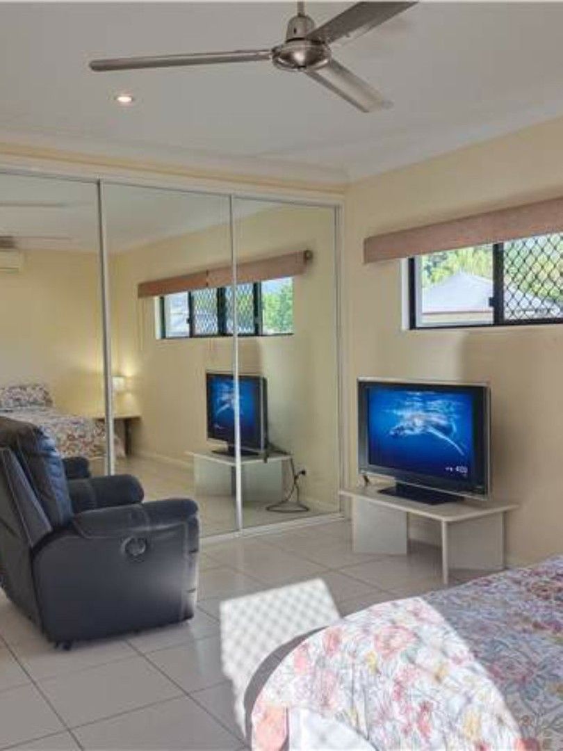 Studio in 3 Kaban Grove, TRINITY PARK QLD, 4879