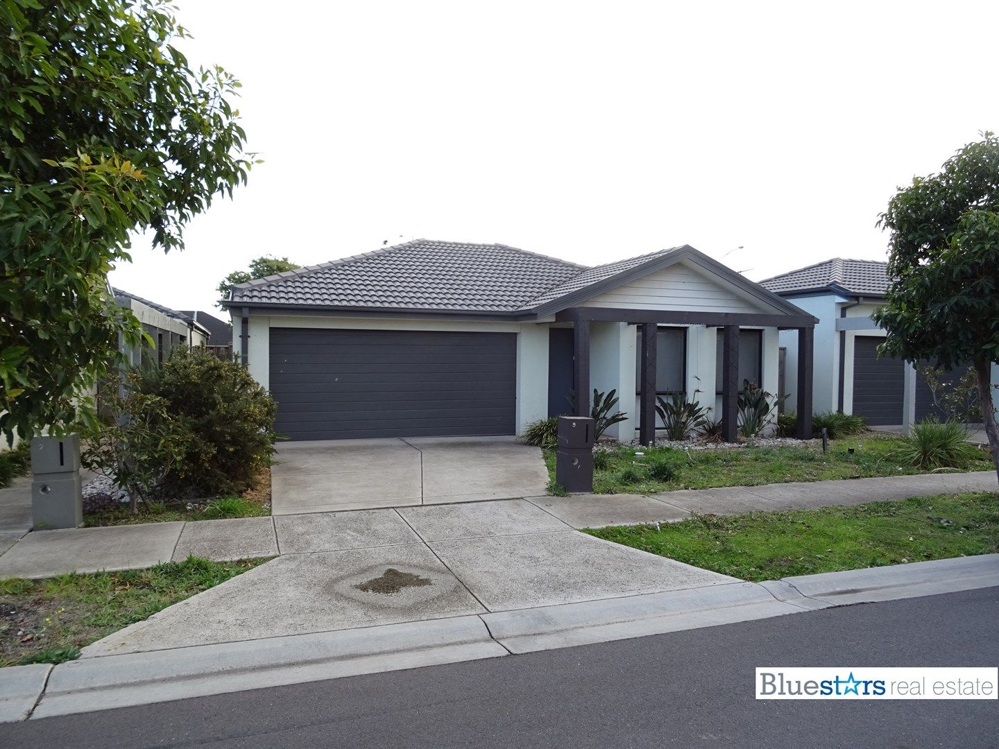 3 bedrooms House in 9 Giverny Close BURNSIDE HEIGHTS VIC, 3023