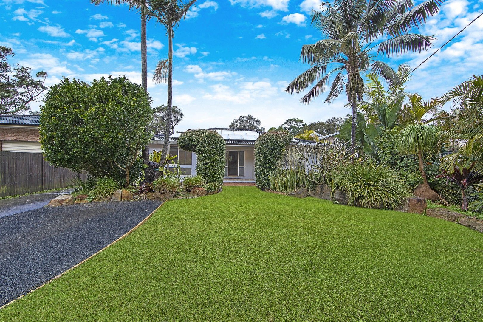 4 bedrooms House in 33 Malkana Avenue FORRESTERS BEACH NSW, 2260