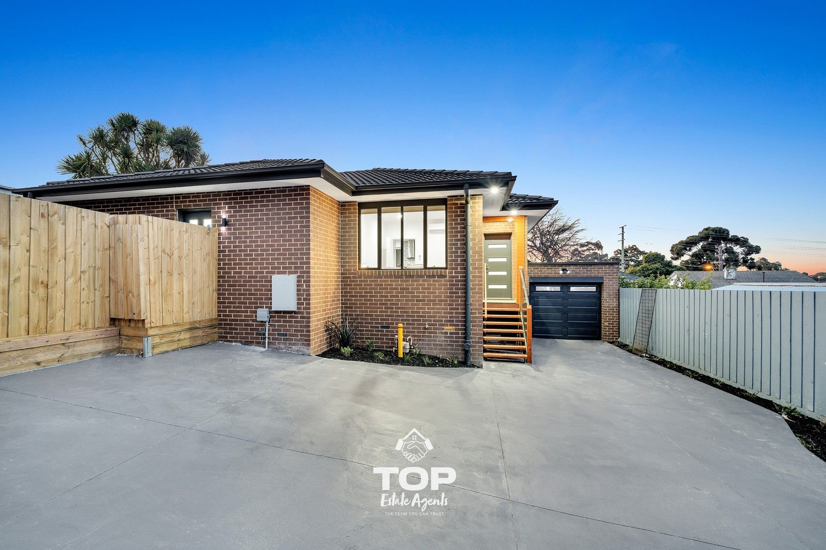 2/7 Magnolia Grove, Doveton VIC 3177, Image 0