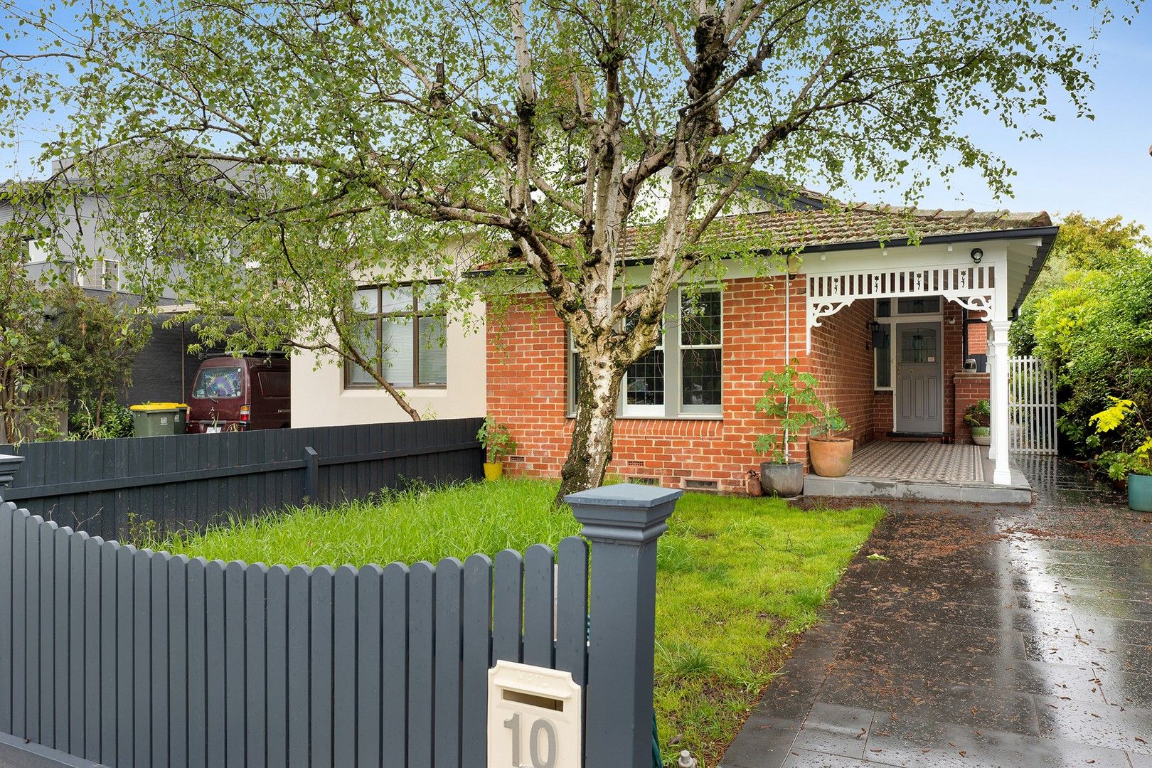 3 bedrooms House in 10 Milburn Grove ST KILDA EAST VIC, 3183