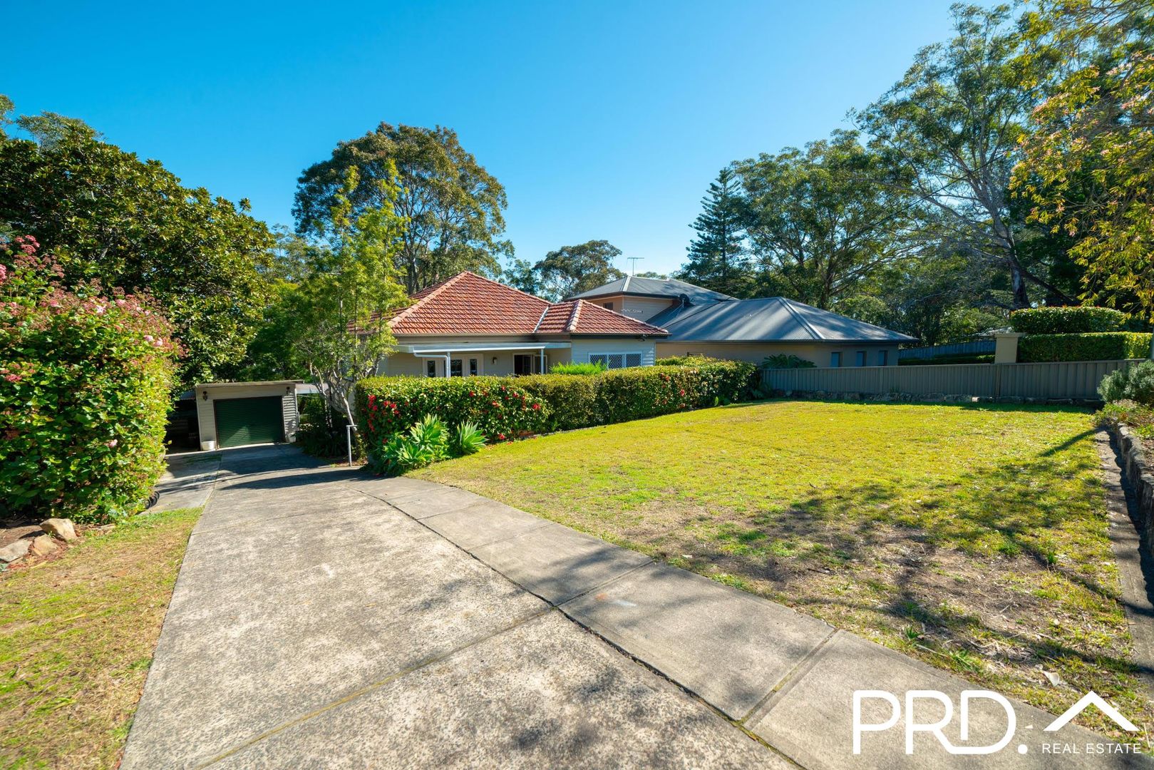 876 Henry Lawson Drive, Picnic Point NSW 2213