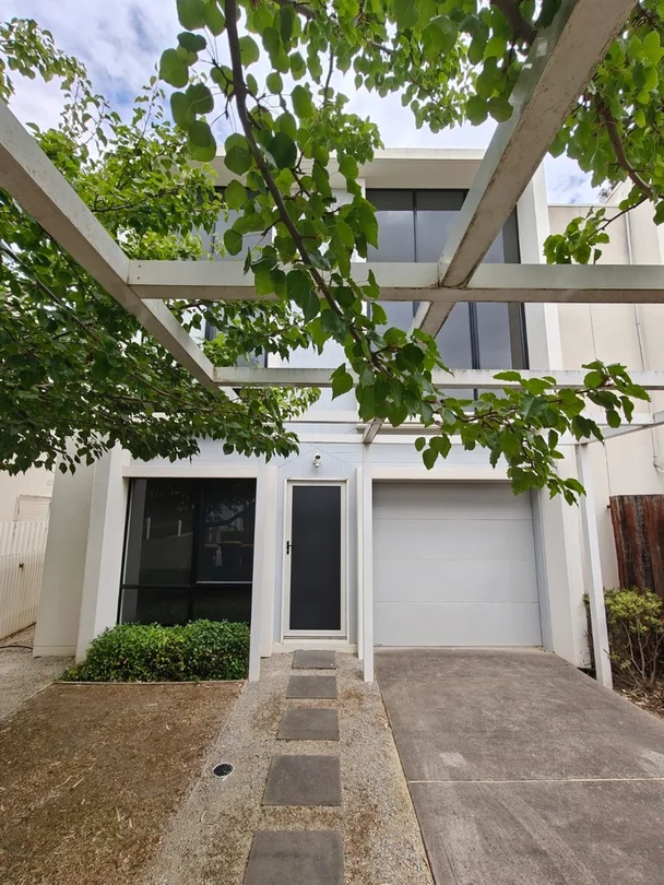 Primary image of 33 Manchester Crescent, Bundoora VIC 3083