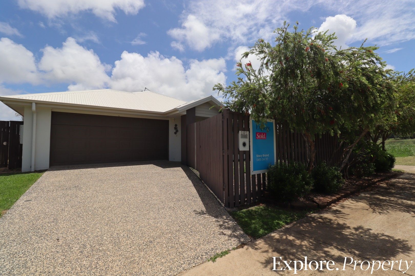4 bedrooms House in 191 Whitehaven Drive BLACKS BEACH QLD, 4740