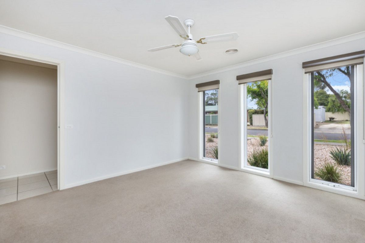 23 Roscoe Avenue, Hamilton VIC 3300, Image 1