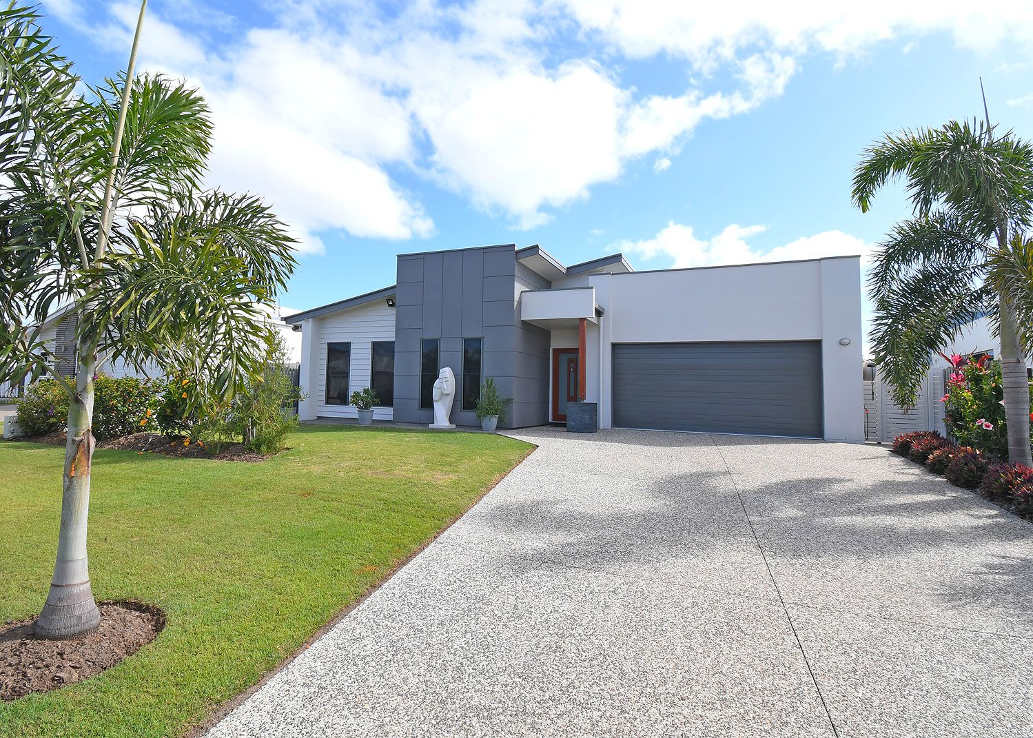 3 bedrooms House in 53 Royal Drive KAWUNGAN QLD, 4655