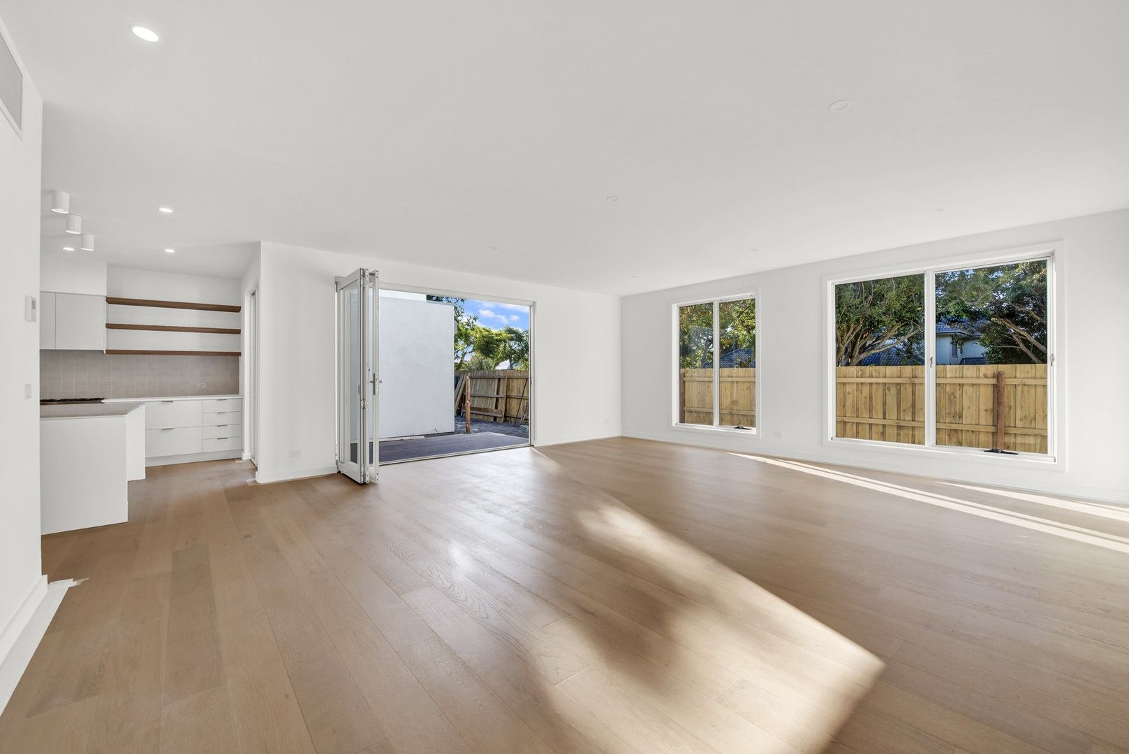 4 bedrooms House in 24 Victoria Parade FRANKSTON VIC, 3199