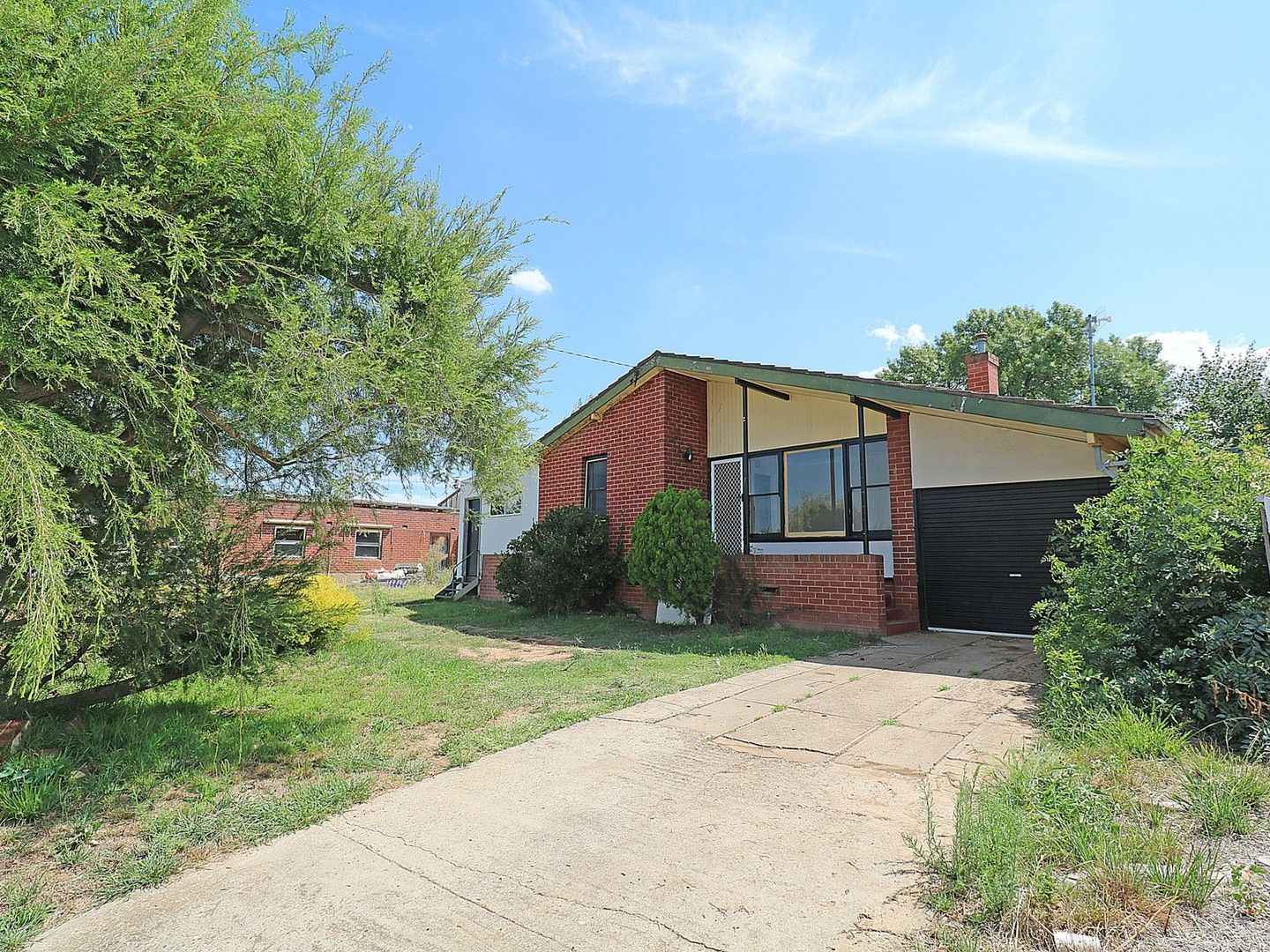 3 bedrooms House in 4 Tichborne Crescent KOORINGAL NSW, 2650