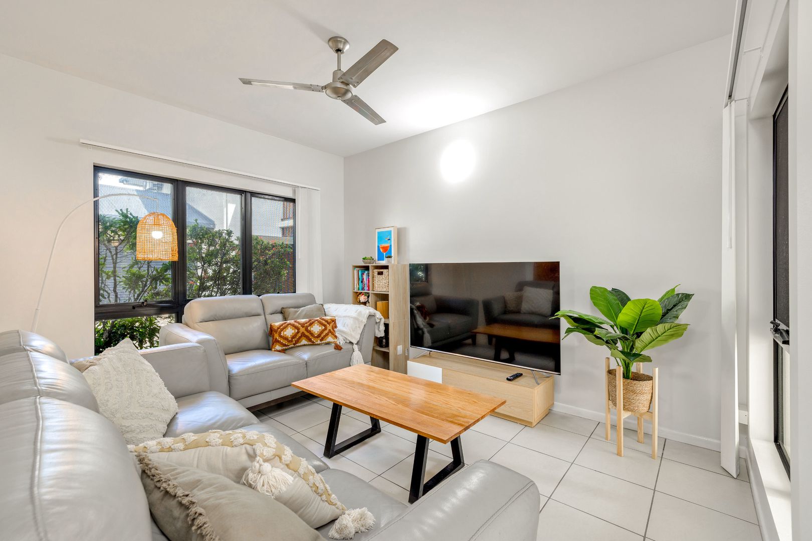 4/279 Lake Street, Cairns North QLD 4870, Image 2